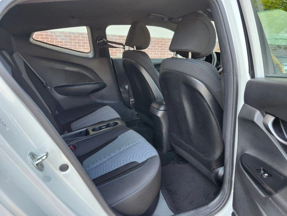 2020 Hyundai Veloster - Image 5 of 17