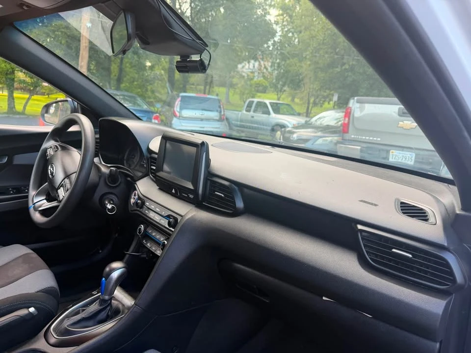 2020 Hyundai Veloster - Image 6 of 9