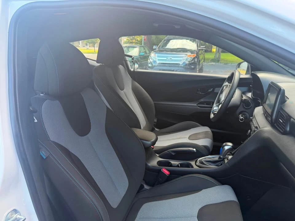 2020 Hyundai Veloster - Image 8 of 9