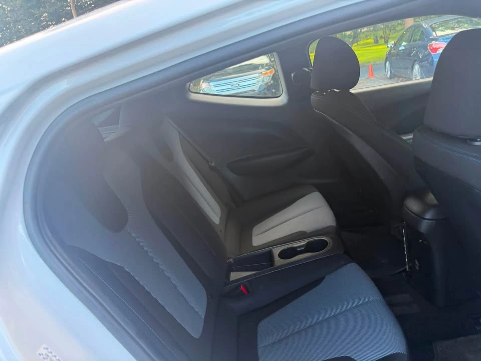 2020 Hyundai Veloster - Image 7 of 9