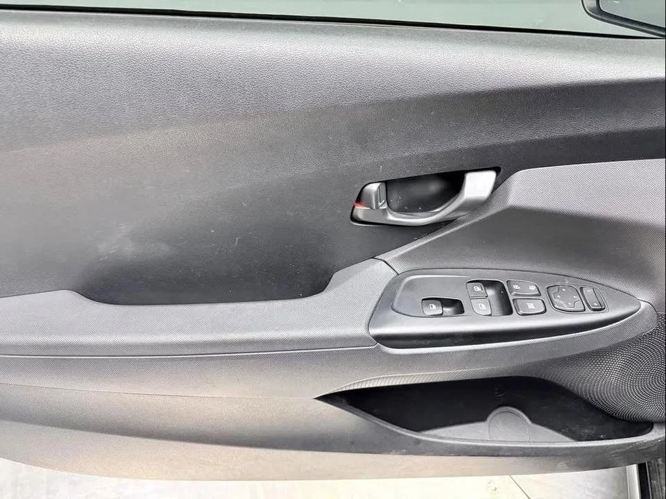 2020 Hyundai Veloster - Image 15 of 17