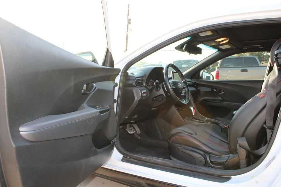 2020 Hyundai Veloster - Image 9 of 20
