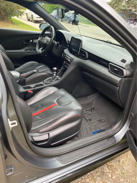 2020 Hyundai Veloster - Image 15 of 17