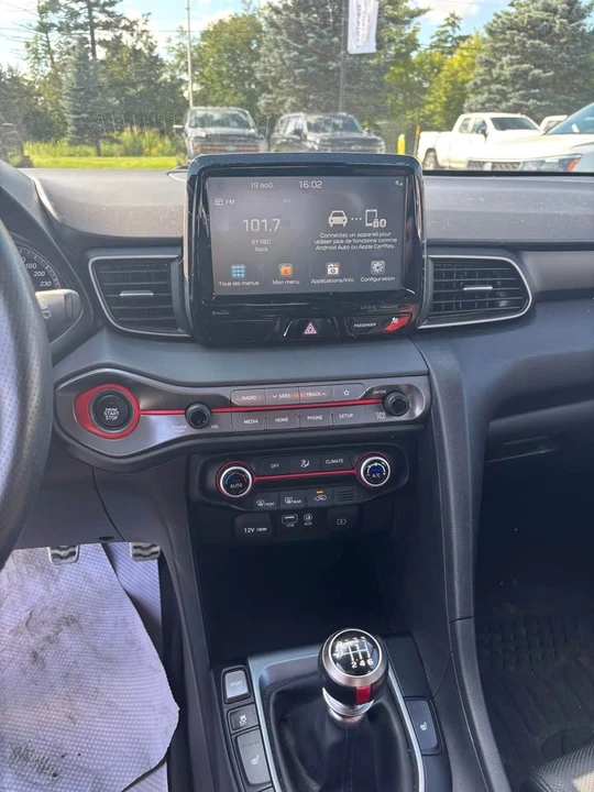 2020 Hyundai Veloster - Image 9 of 10