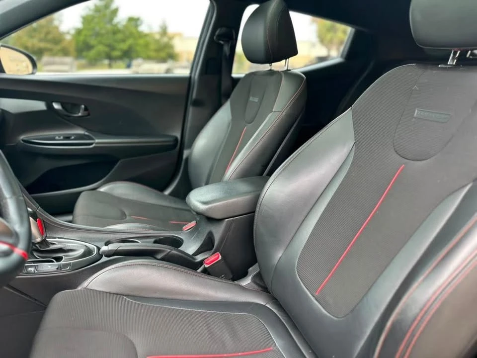 2020 Hyundai Veloster - Image 11 of 15