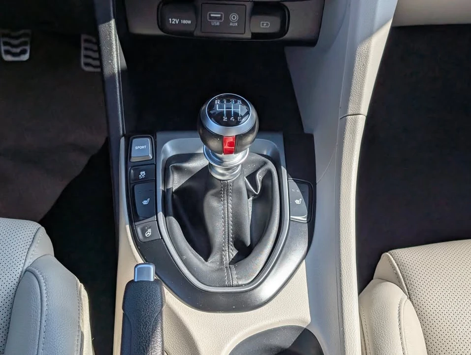 2020 Hyundai Veloster - Image 14 of 16