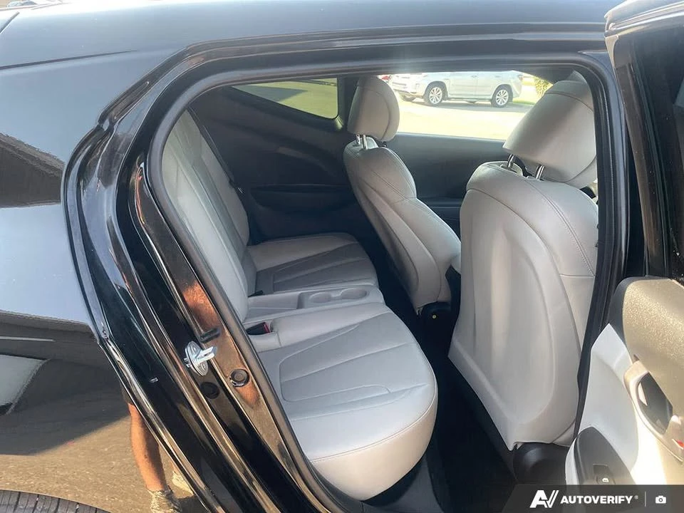 2020 Hyundai Veloster - Image 8 of 9