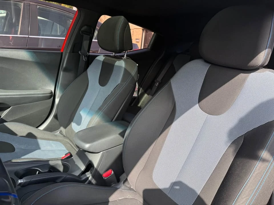 2020 Hyundai Veloster - Image 13 of 15