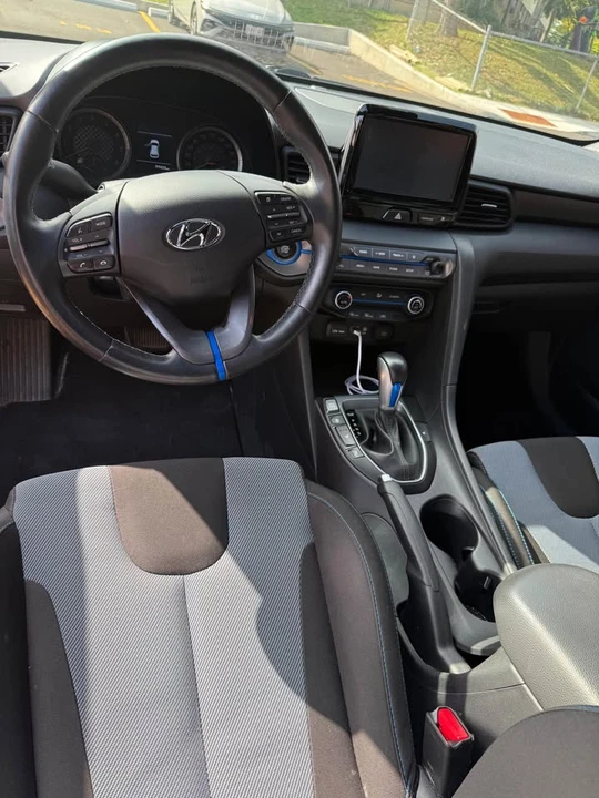 2020 Hyundai Veloster - Image 8 of 15