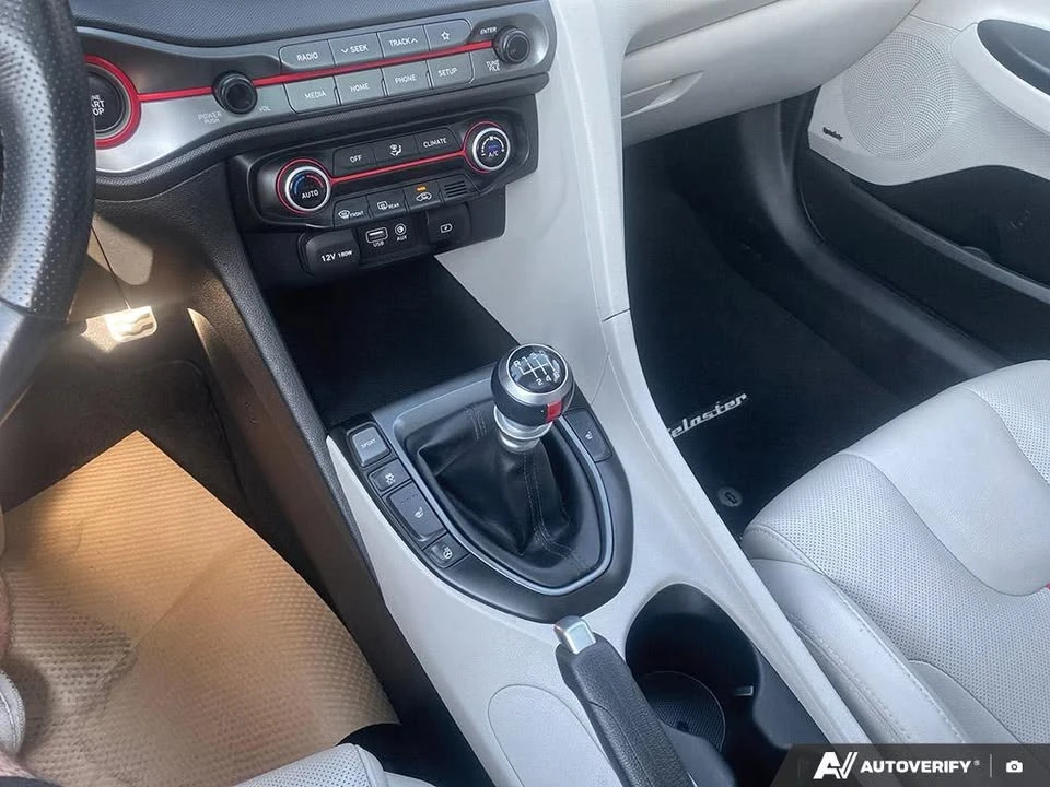 2020 Hyundai Veloster - Image 19 of 20