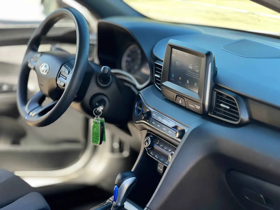 2020 Hyundai Veloster - Image 9 of 17
