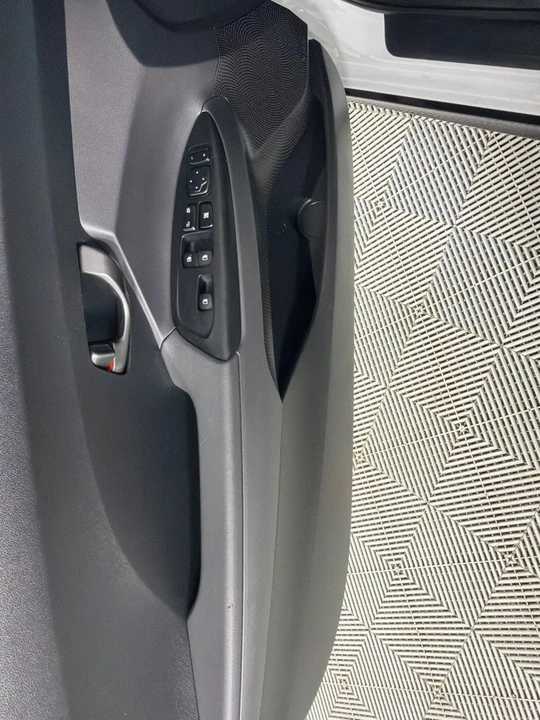 2020 Hyundai Veloster - Image 11 of 21