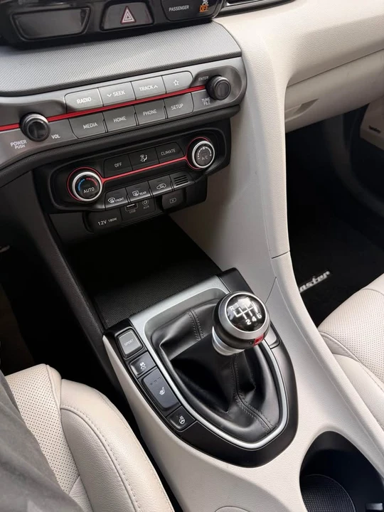 2020 Hyundai Veloster - Image 11 of 14