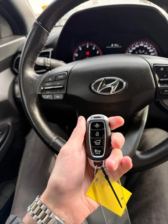 2020 Hyundai Veloster - Image 9 of 14
