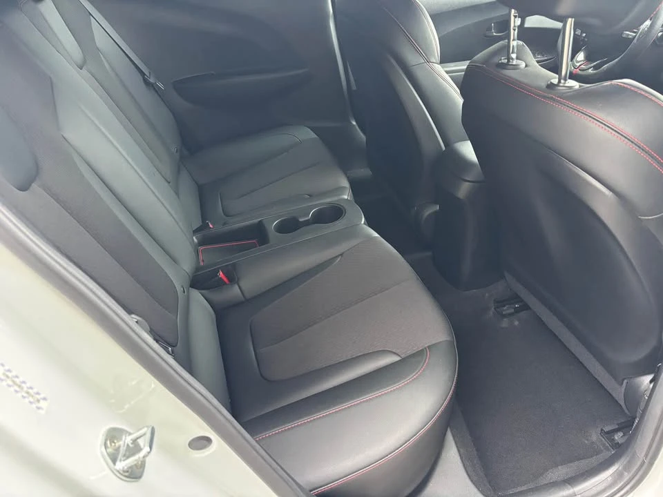 2020 Hyundai Veloster - Image 13 of 20