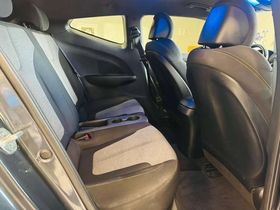 2020 Hyundai Veloster - Image 11 of 17