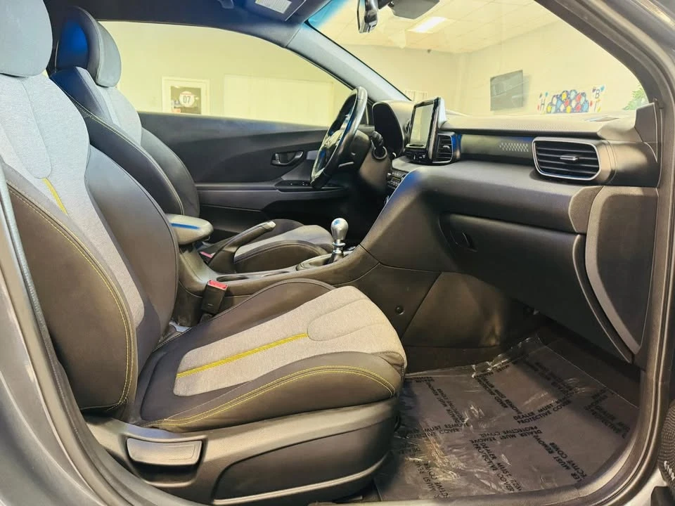 2020 Hyundai Veloster - Image 12 of 17