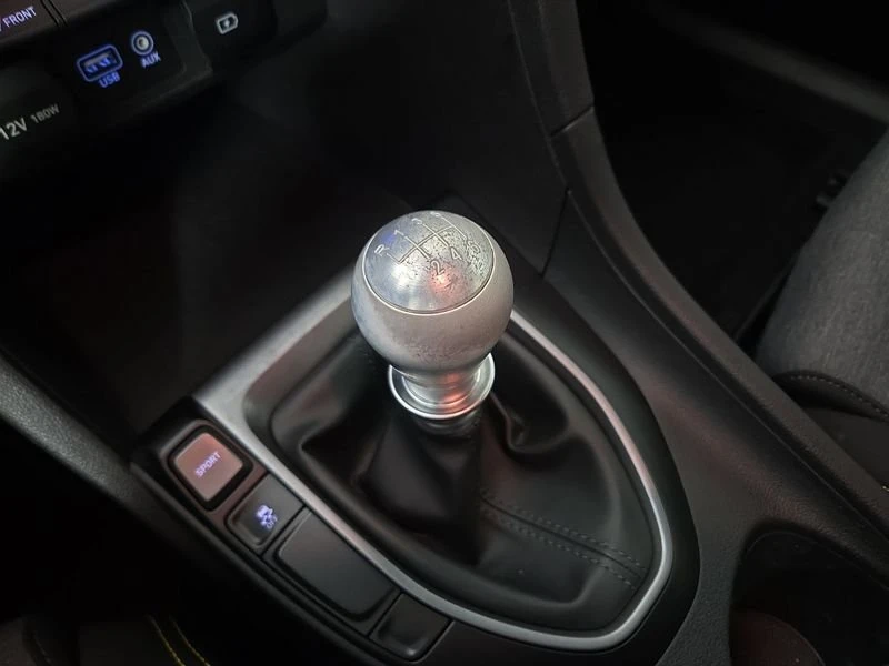 2020 Hyundai Veloster - Image 19 of 20