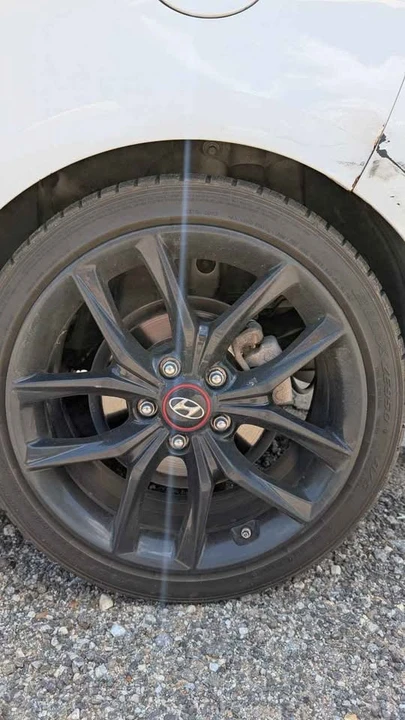 2020 Hyundai Veloster - Image 10 of 11