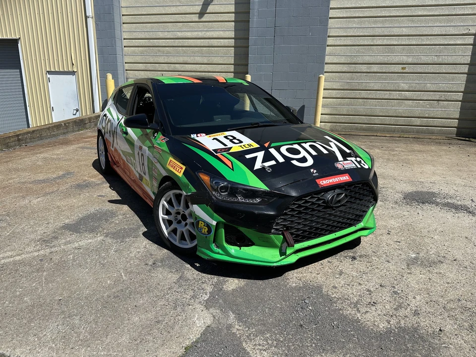 2020 Hyundai Veloster - Image 2 of 31