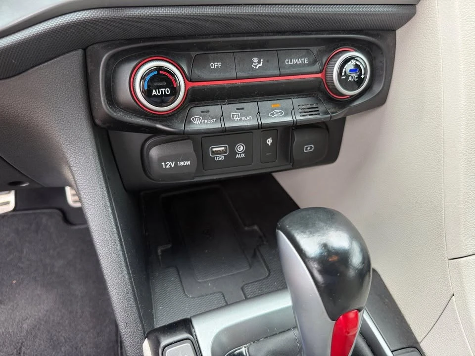 2020 Hyundai Veloster - Image 18 of 20