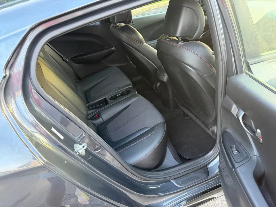 2020 Hyundai Veloster - Image 11 of 17