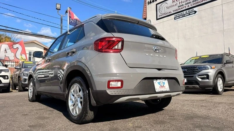 2020 Hyundai Venue - Image 8 of 12