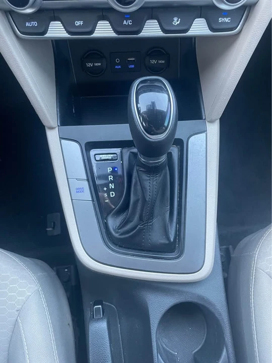 2020 Hyundai Elantra - Image 10 of 16