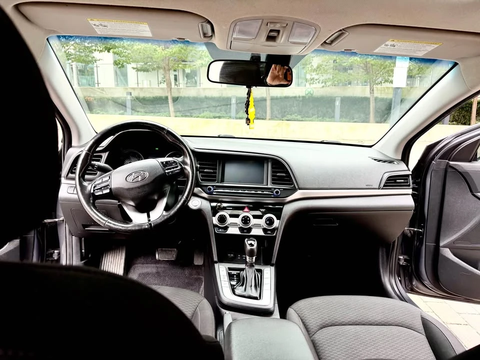 2020 Hyundai Elantra - Image 7 of 10