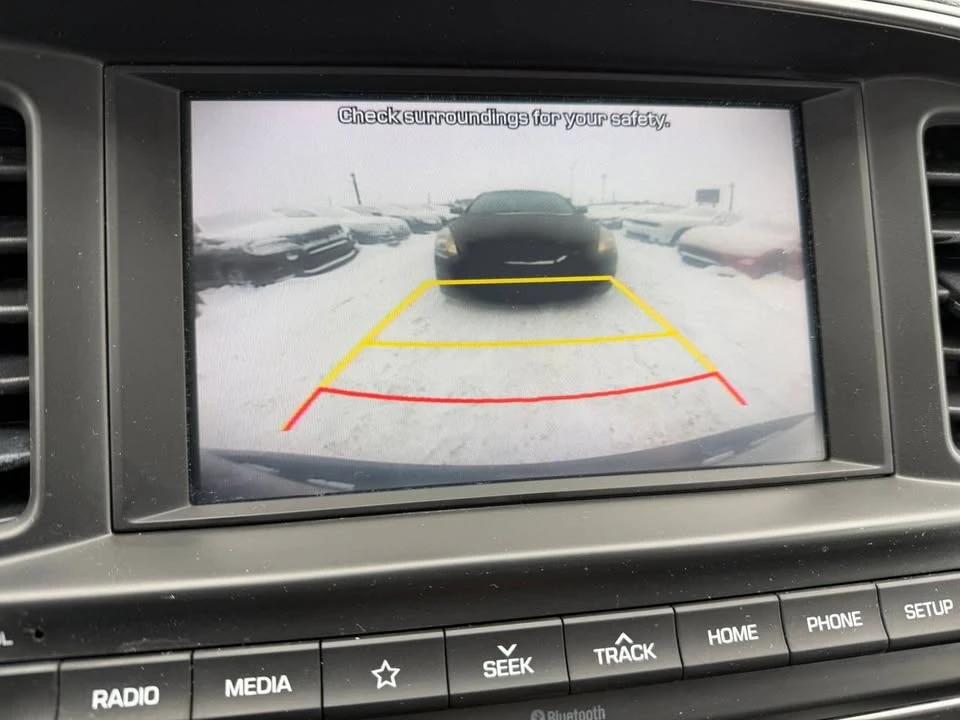 2020 Hyundai Elantra - Image 9 of 18