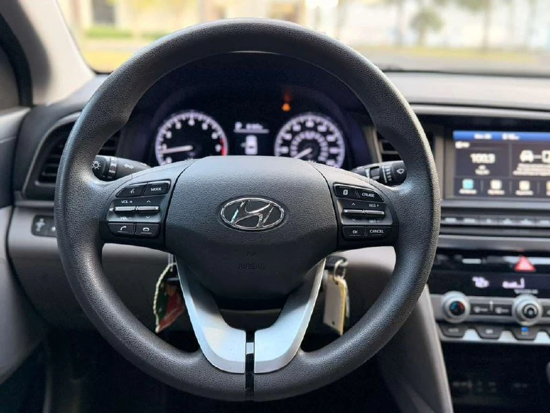2020 Hyundai Elantra - Image 8 of 12