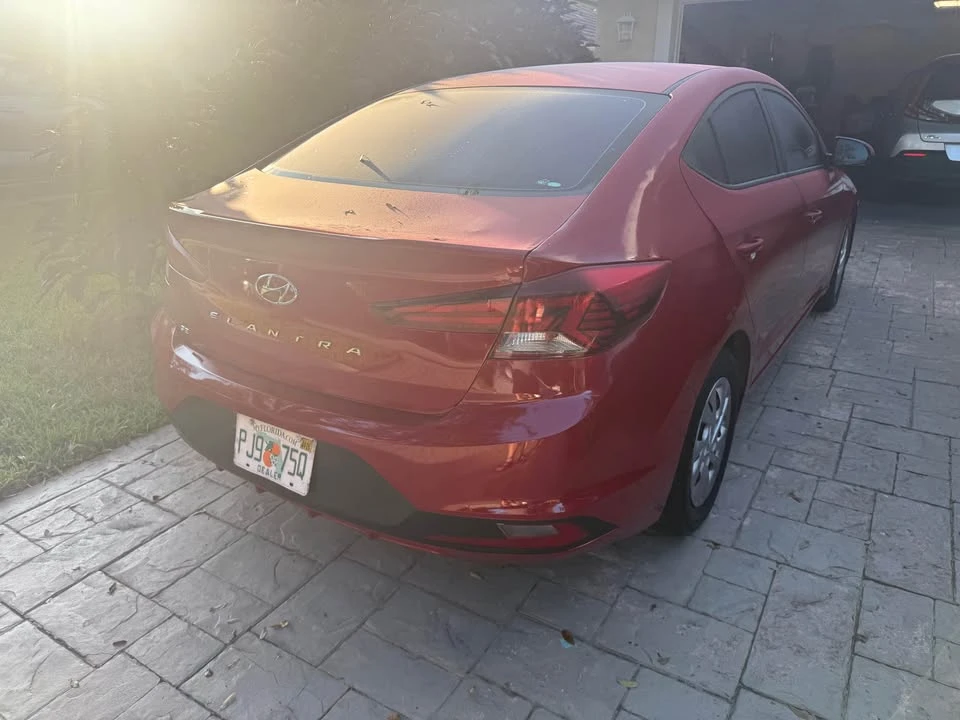 2020 Hyundai Elantra - Image 2 of 10