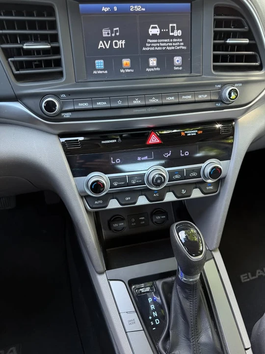 2020 Hyundai Elantra - Image 17 of 18