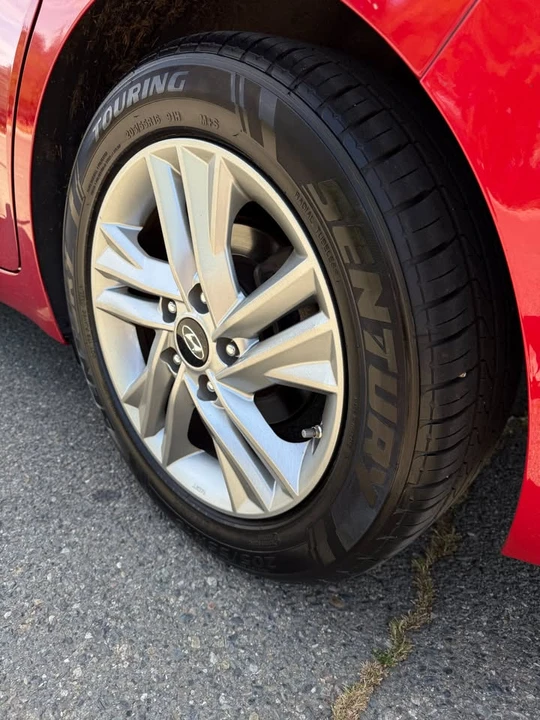 2020 Hyundai Elantra - Image 5 of 18