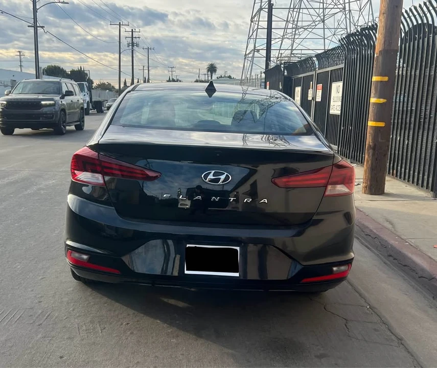 2020 Hyundai Elantra - Image 5 of 10