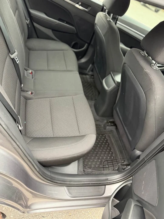 2020 Hyundai Elantra - Image 8 of 11