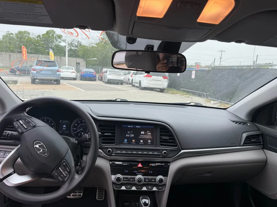 2020 Hyundai Elantra - Image 5 of 8