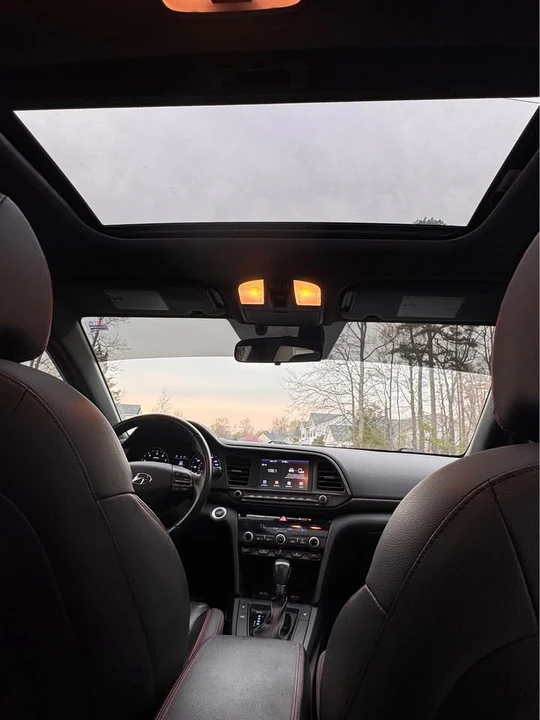 2020 Hyundai Elantra - Image 8 of 9