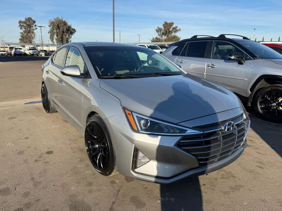 2020 Hyundai Elantra - Image 2 of 9