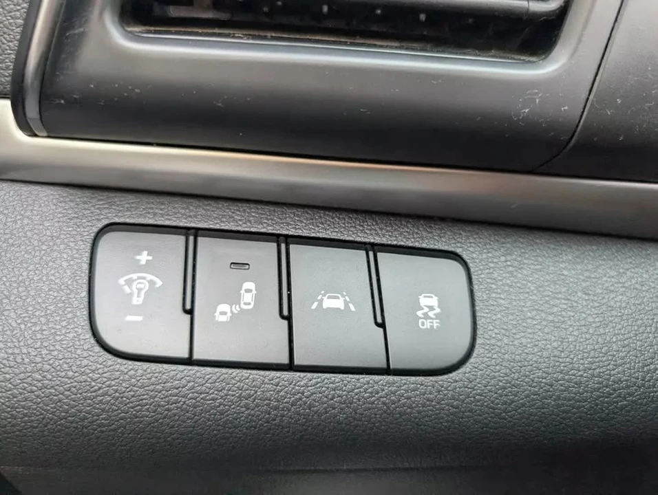 2020 Hyundai Elantra - Image 11 of 18