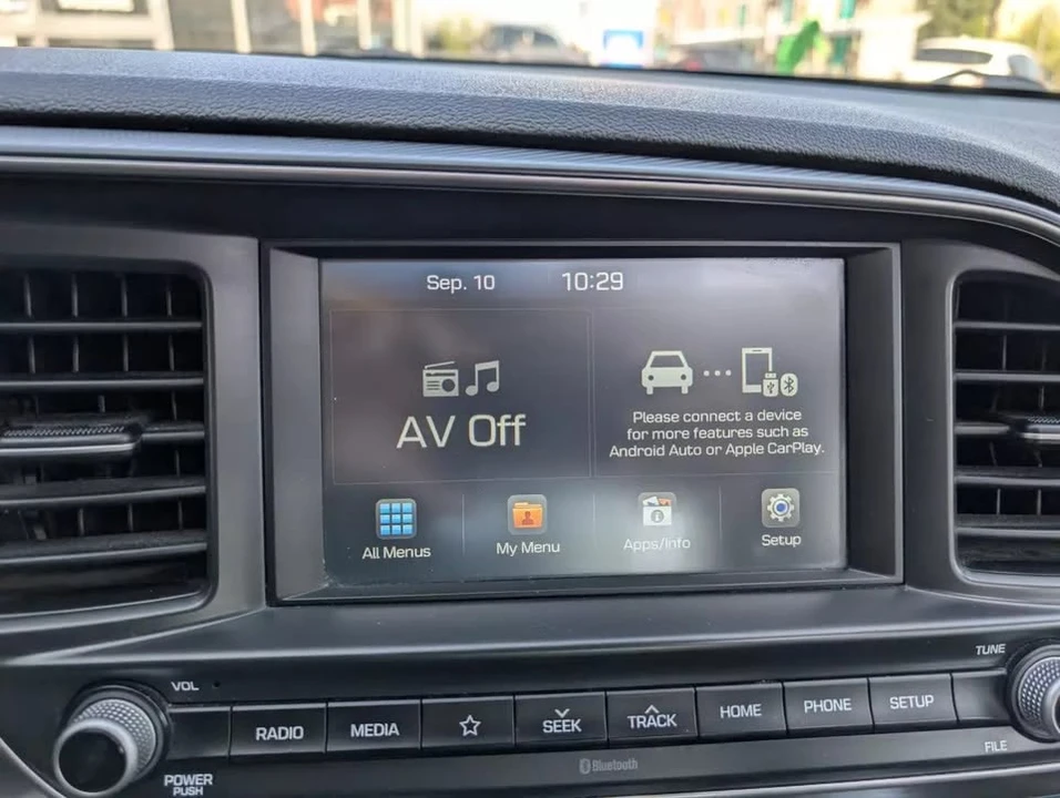 2020 Hyundai Elantra - Image 13 of 18