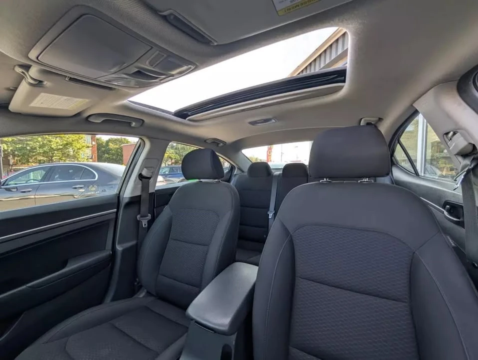 2020 Hyundai Elantra - Image 9 of 18