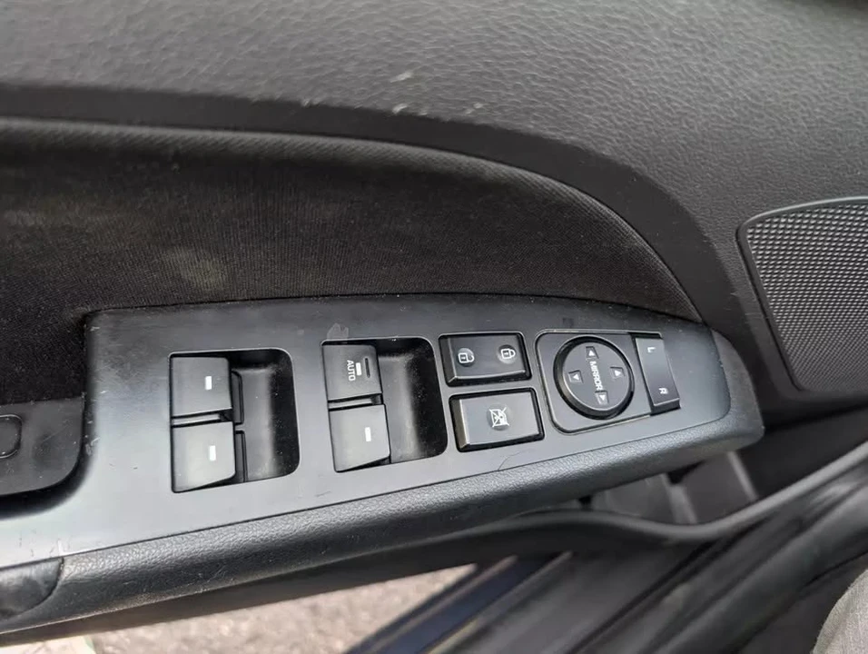 2020 Hyundai Elantra - Image 10 of 18