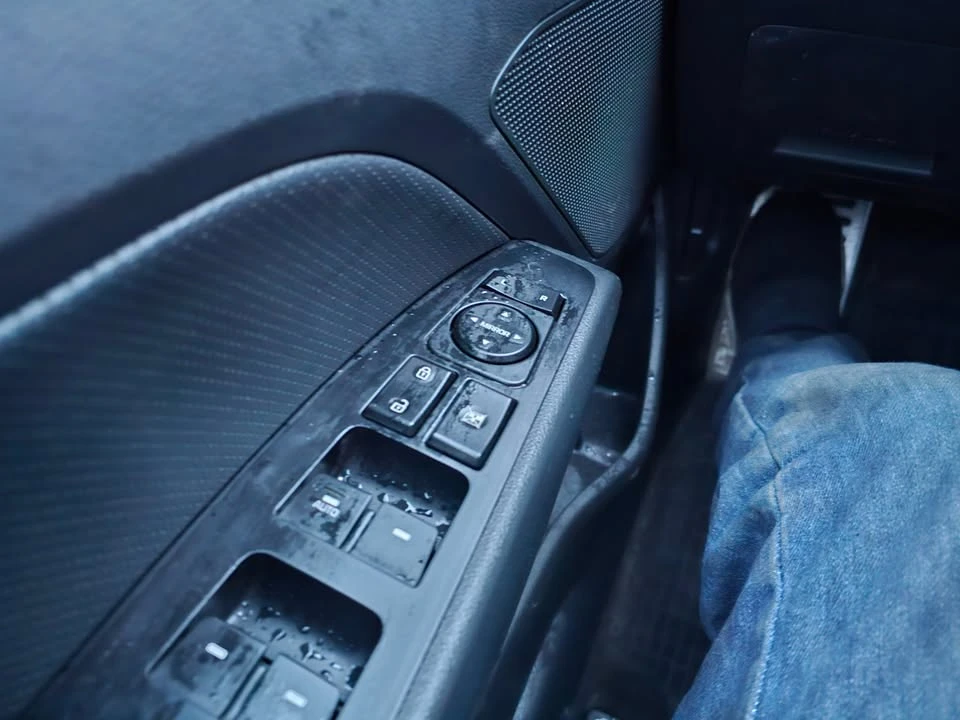 2020 Hyundai Elantra - Image 17 of 19