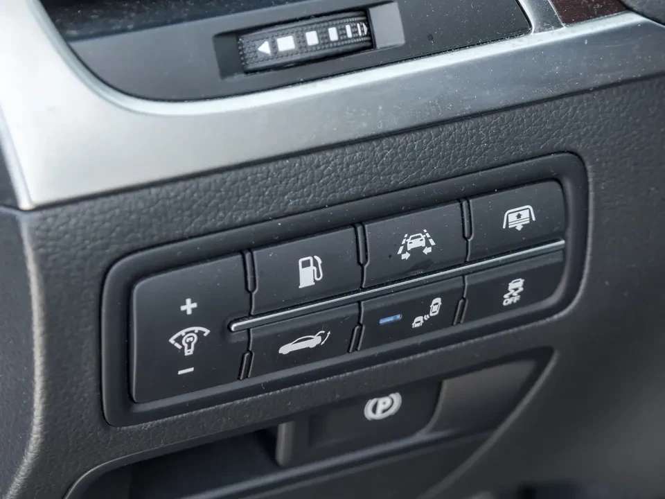 2020 Hyundai Genesis - Image 13 of 20