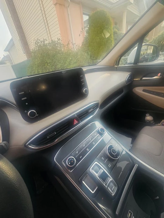 2020 Hyundai Santa Fe - Image 17 of 20