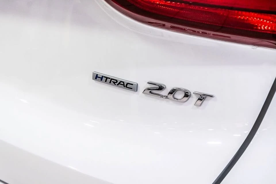 2020 Hyundai Santa Fe - Image 15 of 20