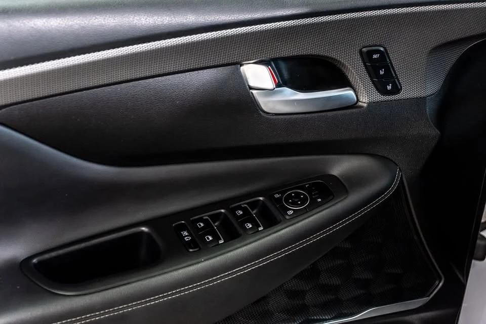 2020 Hyundai Santa Fe - Image 17 of 20