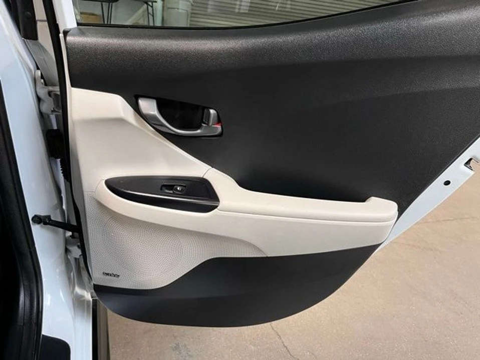 2020 Hyundai Veloster - Image 12 of 20