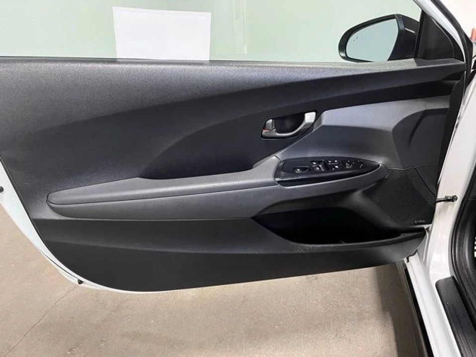 2020 Hyundai Veloster - Image 17 of 20